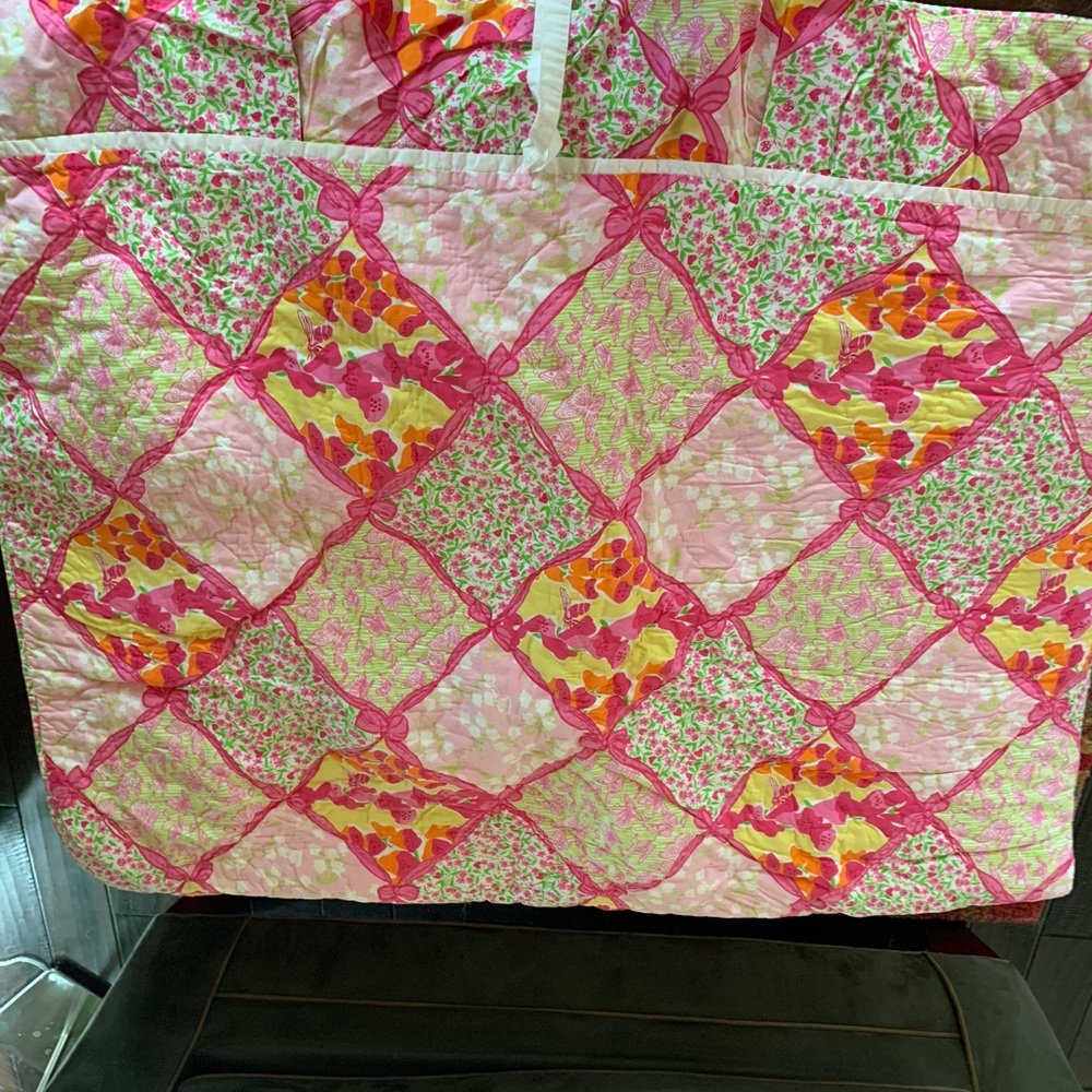 Lilly Pulitzer twin quilt - Picture 9 of 9